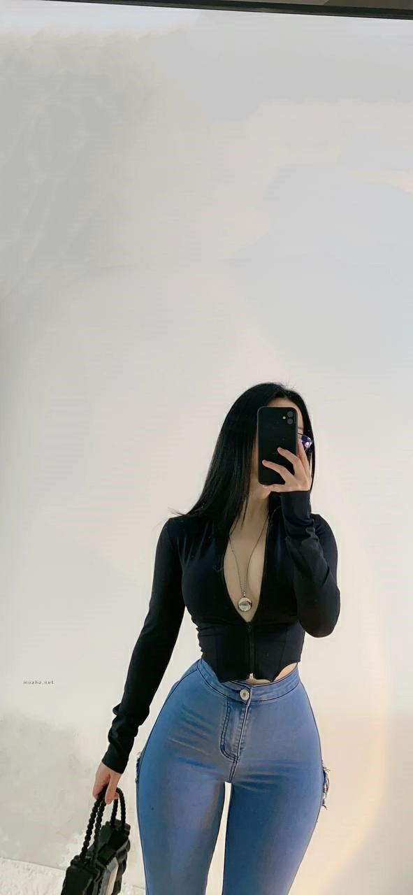 俏妞qiaoniuTT – 漏腚牛仔裤【16P】